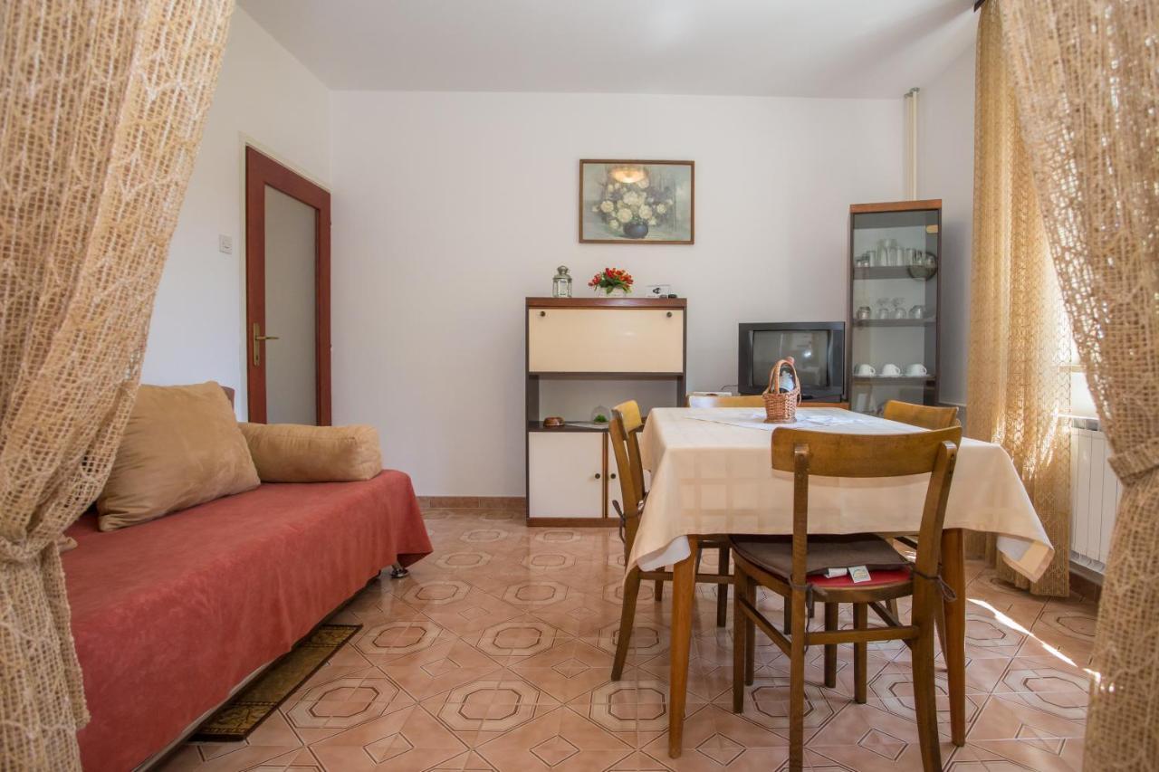 Garden View Apartment In Porec For 2 - 4 Persons Экстерьер фото